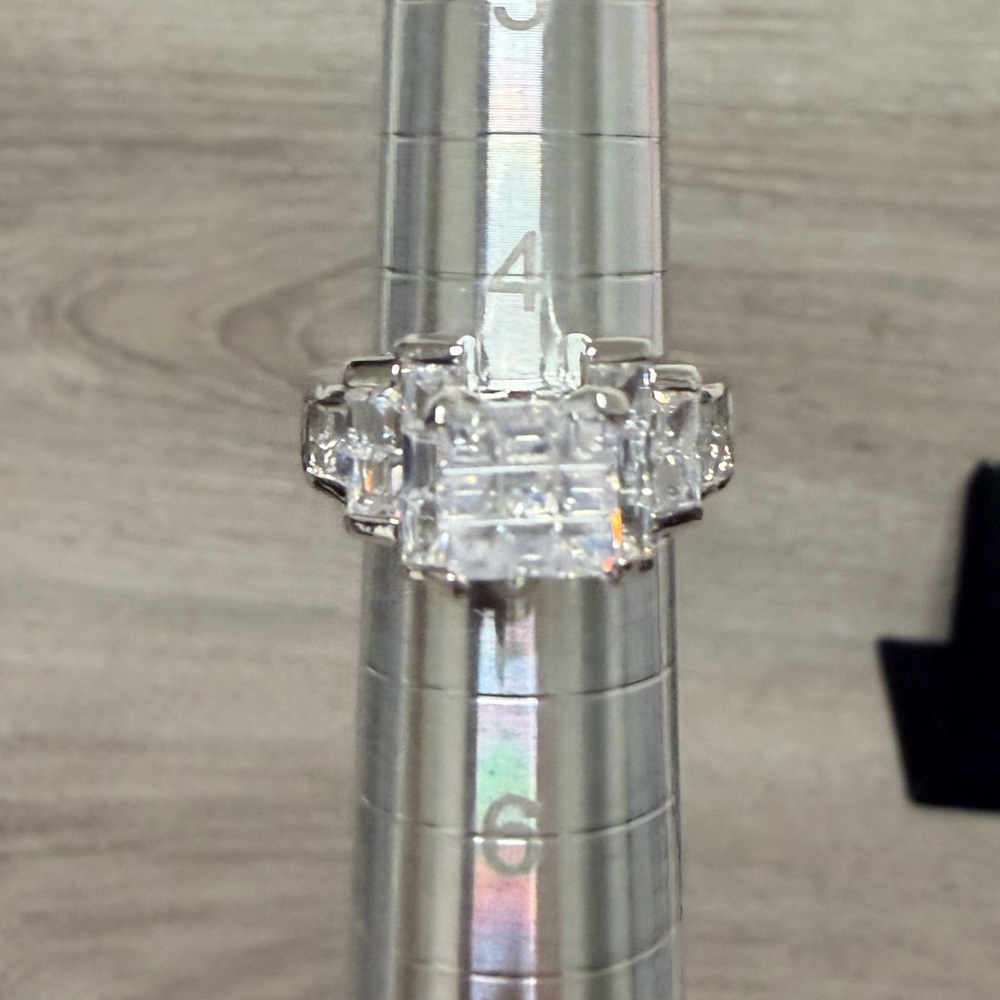 Elegant Sterling Silver Women's Ring‎ .925